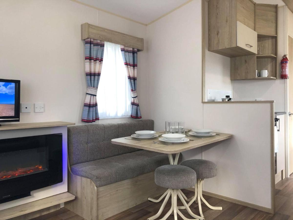 Ash Standard Holiday Home แชเปิลเซนต์เลนเนิร์ดส์ ภายนอก รูปภาพ