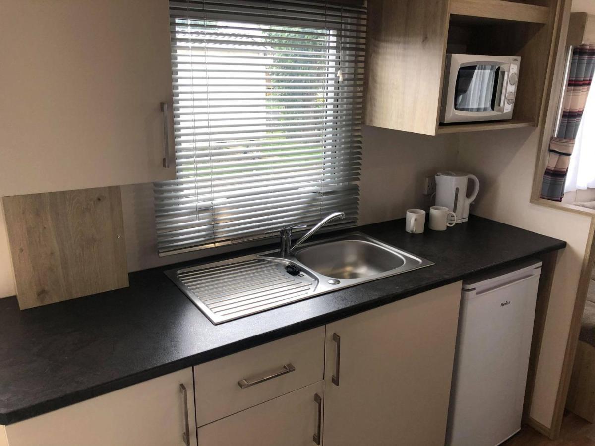 Ash Standard Holiday Home แชเปิลเซนต์เลนเนิร์ดส์ ภายนอก รูปภาพ